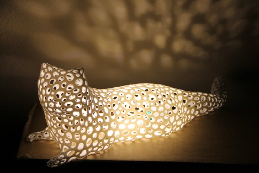 Voronoi Ležící Kočka – LED lampa - Bílá, 30cm