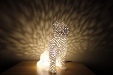 Voronoi Pes – LED lampa - Bílá, 25cm