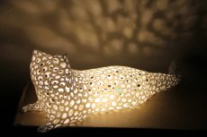 Voronoi Ležící Kočka – LED lampa - Bílá, 30cm