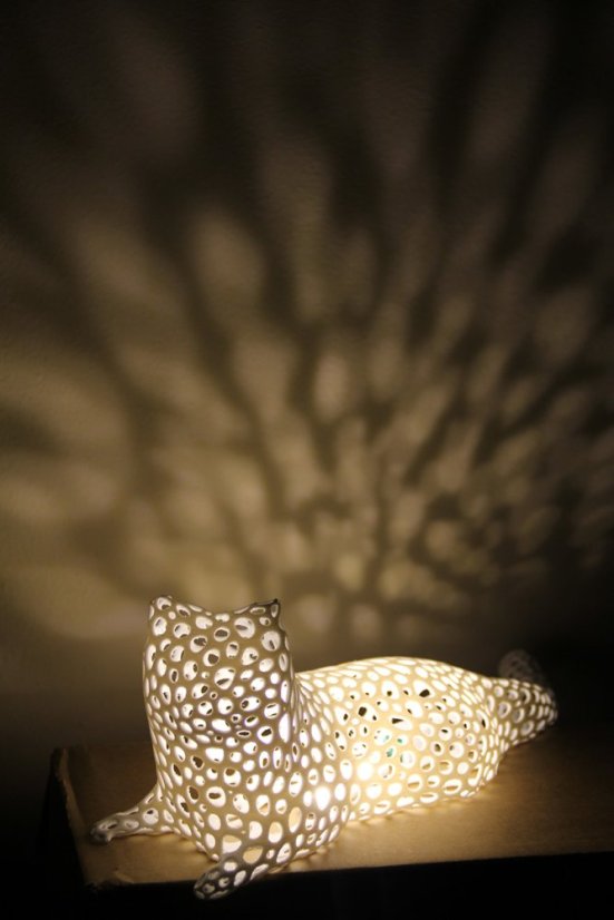 Voronoi Ležící Kočka – LED lampa - Bílá, 30cm